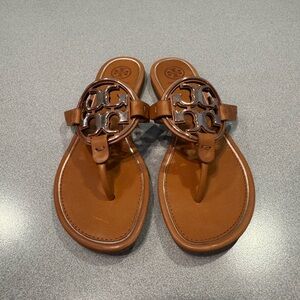 Tory Burch Miller Metal Logo Walnut/Gold Leather T-Strap Sandals Size 7.5